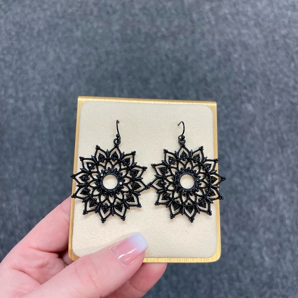 Elegant Black Filigree Earrings